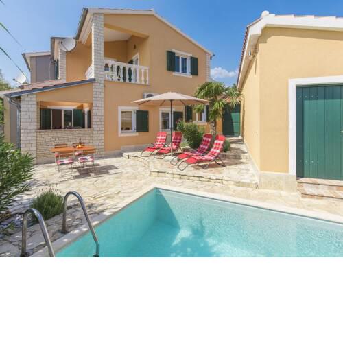 Comfortably and lovingly furnished villa with pool for a relaxing family holiday