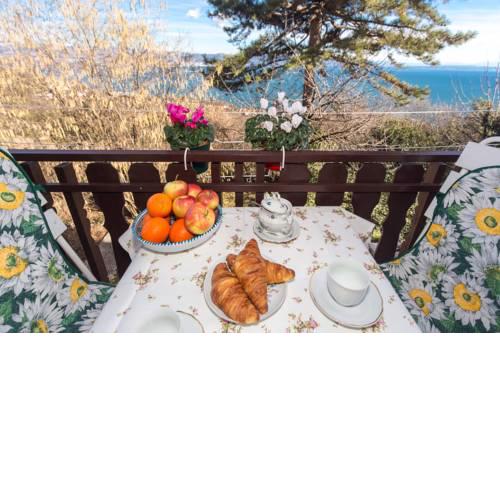 Comfy And Warm Ap With Balcony Surrounded With Beautiful Nature