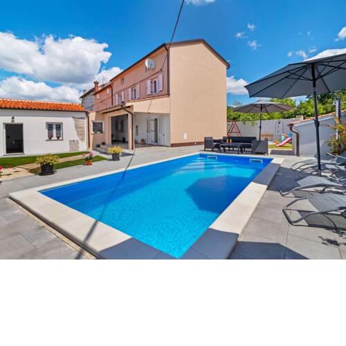 Comfy Holiday Home in Smoljanci with Private Terrace