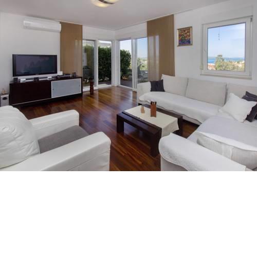 Consuela Apartment