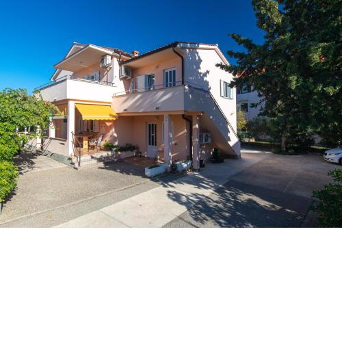 Cosy and modern 2-Bed Apartment in Krk Croatia