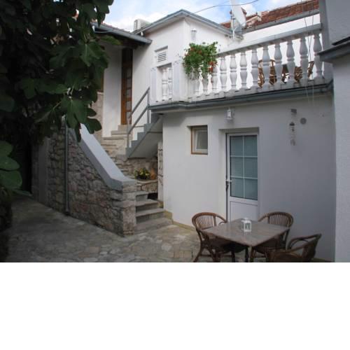 Cosy Apartment in Jezera with Garden