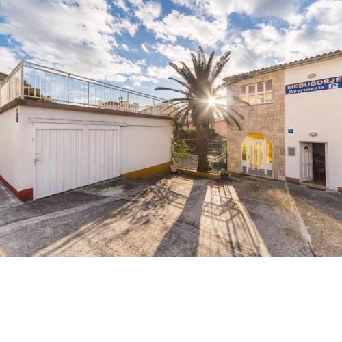 Cosy Holiday Home in Baška Voda with Terrace