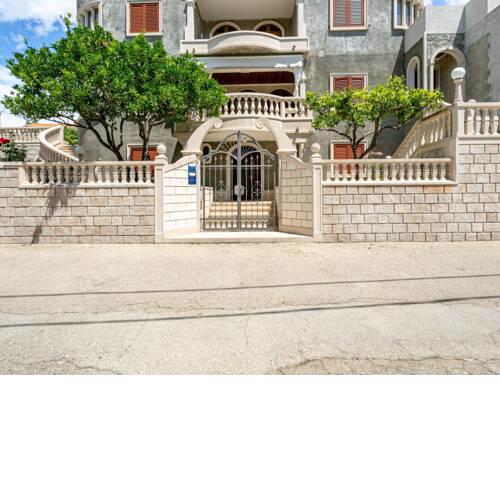 Cosy Holiday Home in Sumartin near the Sea