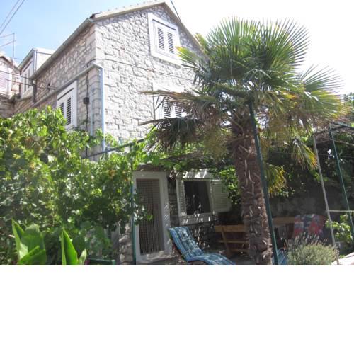 Cosy Stone Holiday Home