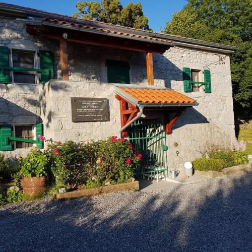 Cottage Crno