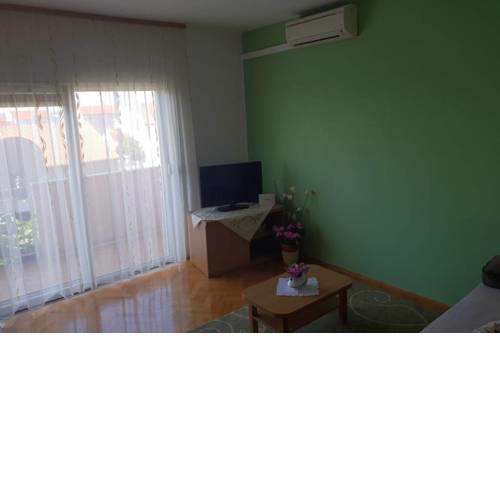Cozy apartment in Kastel Luksic