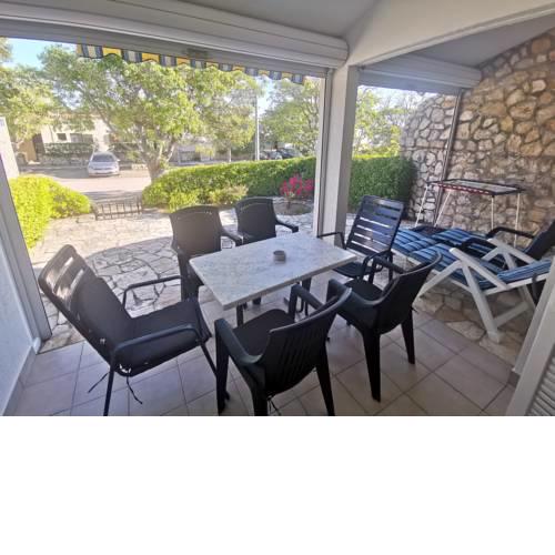 Cozy apartment near beach in Gajac