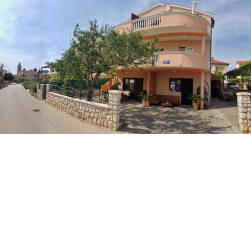 Cozy apartments Neda near the sea