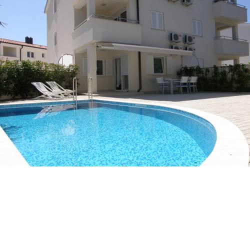 Cozy holiday apartment "Mia" with PRIVATE swimming pool and Mediterranean garden