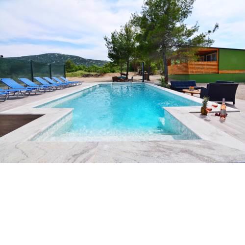 Cozy House with pool Ivinj