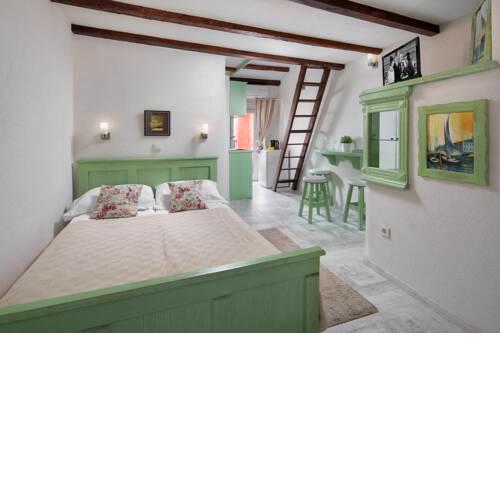 Cozy Montalbano Studios by Irundo