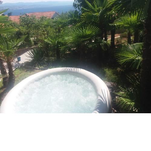 Large, Quiet Location, 500m From Sea