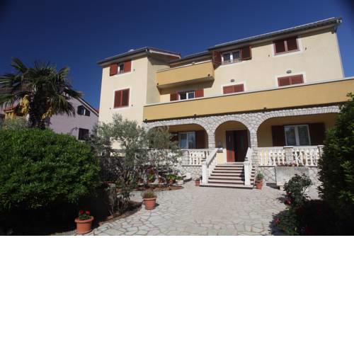 Cres Sučić Apartments