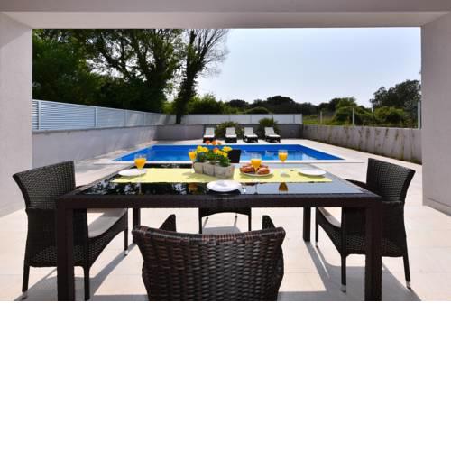 Crowonder Harbor Villa