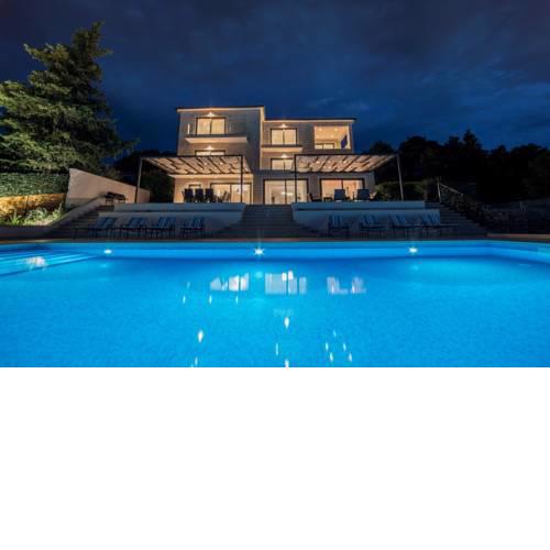 ctbc312/ Luxurious modern 5 -star villa up to 12 people with private pool and sauna