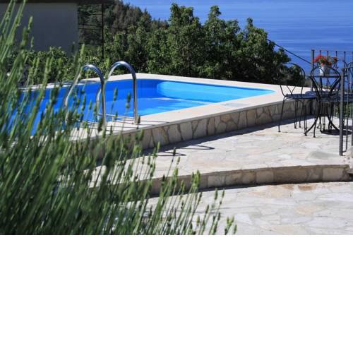 ctbv103/ Holiday home with private pool