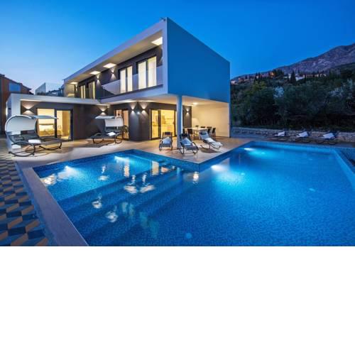 ctdk308- New luxury holiday house for up to 10 people