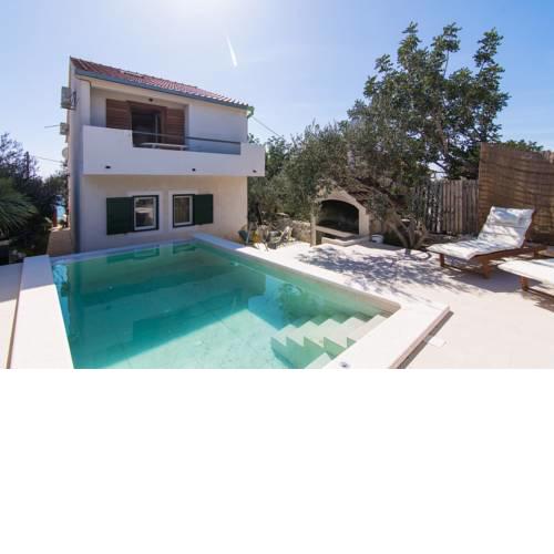 ctdm191/ Holiday house with a private pool on small island Drvenik Mali - Trogir, up to 11 persons, 4 bedrooms, wi-fi, AC