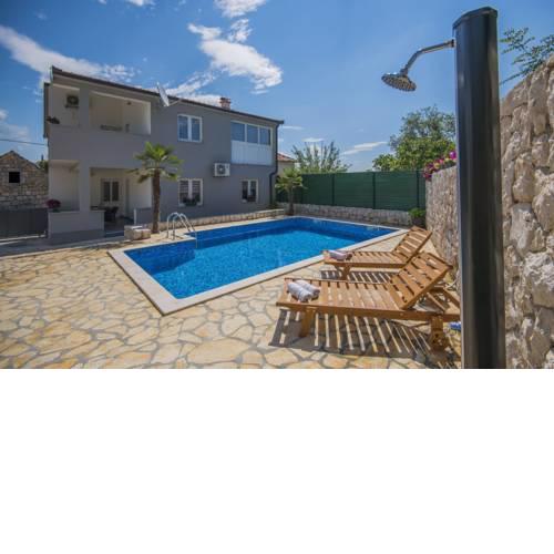 ctim227/Modern holiday home with private pool