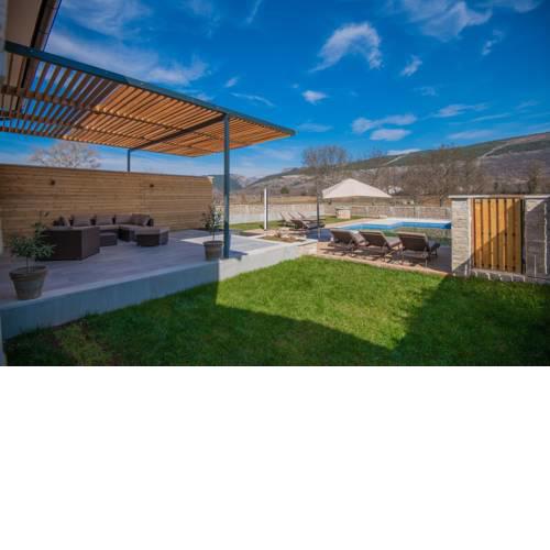 ctim261/ Holiday house with private heated pool