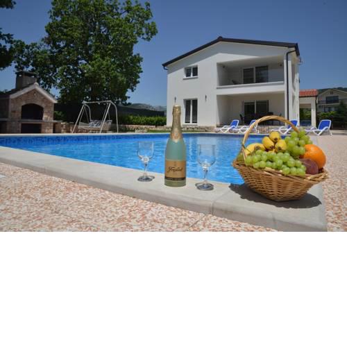 ctim305- Holiday house w/ private pool, perfect for family getaway