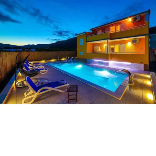 ctkl287-Villa with pool for 10 persons, two units