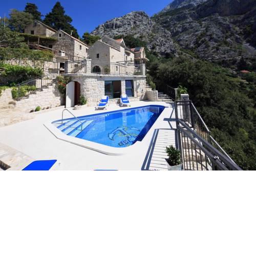 ctma121/ Stone house with private heated pool and whirlpool