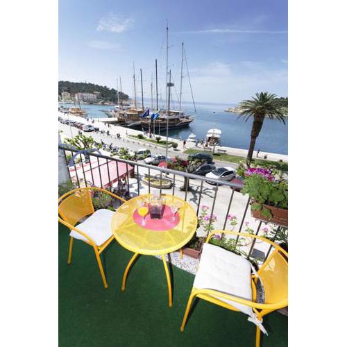 ctma1441/Nice decorated apartment in city center of town
