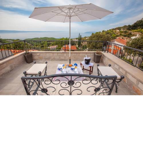 ctma151/ Renovated stone house with private pool, located in Makarska, 4 + 2 persons