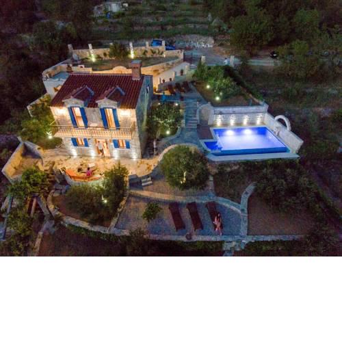 ctma154/ Renovated stone villa with private pool in Makarska, 4 + 1 persons, perfect for nature lovers