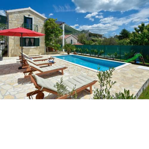 ctom192/ Holiday home with private pool