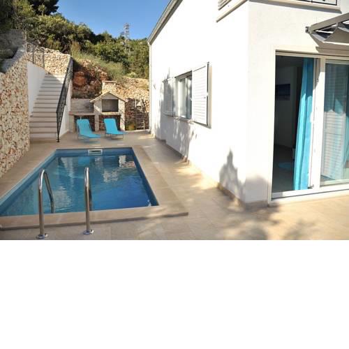 ctvi167- Holiday home with private pool