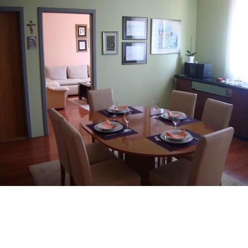 Cute Apartment Near Center