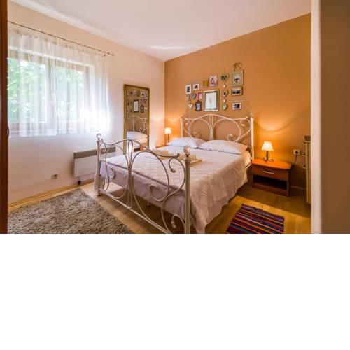 Cute shabby chic apartment Ella