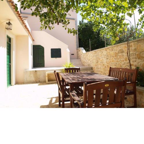 Dalmatian Holiday House Kate, Sleeps 6