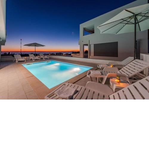 Dario 2. modern & luxury apartment with a pool