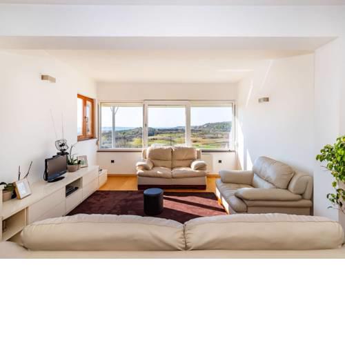 Delightful Apartment in Radovin with Garden