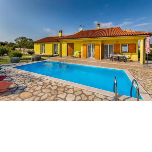 Delightful villa with pool for 6 persons