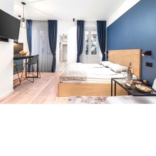 Deluxe Apartments & Rooms "In the Center"