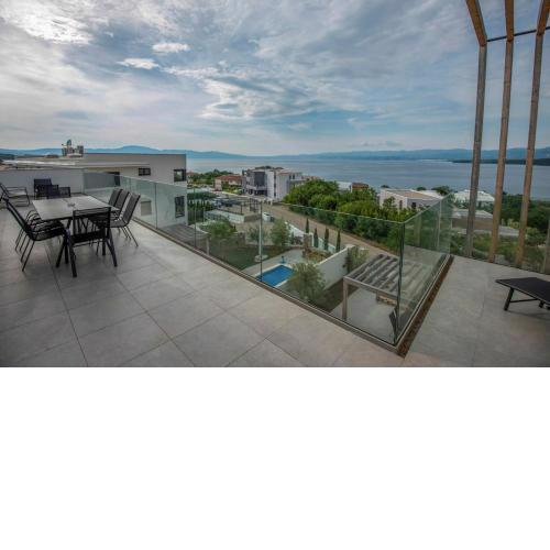 Deluxe Penthouse Rova with private jacuzzi and sea view