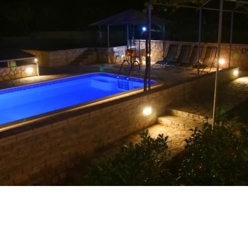 Deluxe Seafront Apartment (4+1) - Maslinica