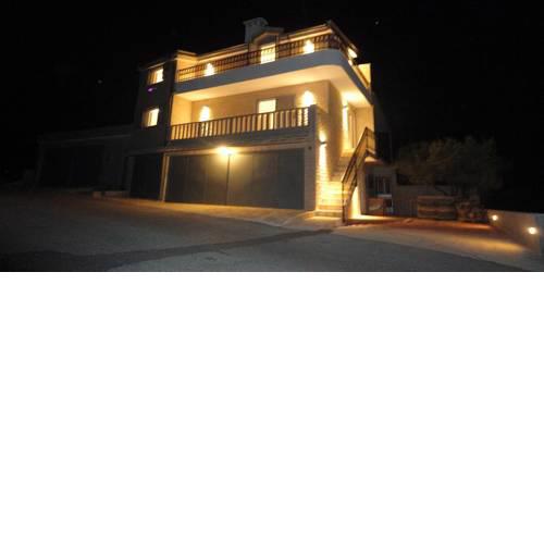 Deluxe Stone House Bonaca