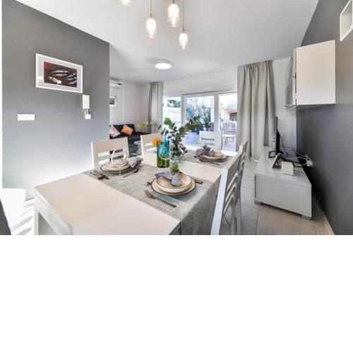 Deluxe Triplex Antea