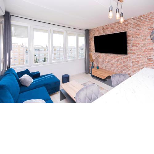 Designer's brand new Apt with amazing Seaview :)