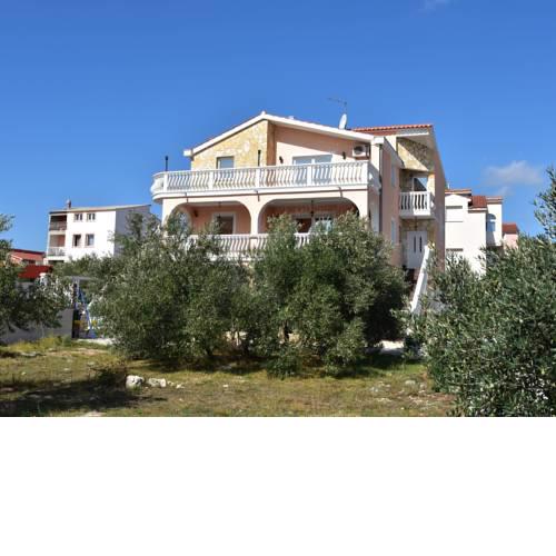Spacious Apartment in Vodice with Garden