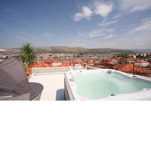 Domus Apartments