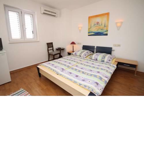 Double Room Baska Voda 6704h