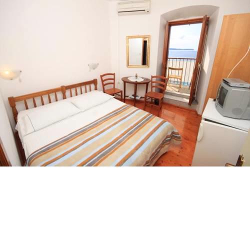Double Room Komiza 8910b