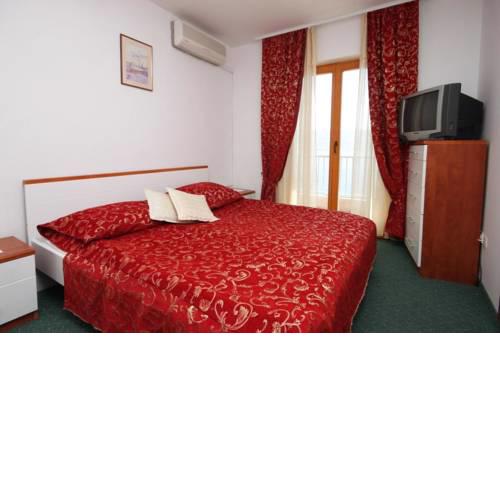 Double Room Metajna 3305j